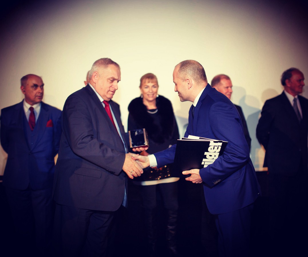 Selena odbiera kolejne nagrody na gali TOPBUILDER 2017