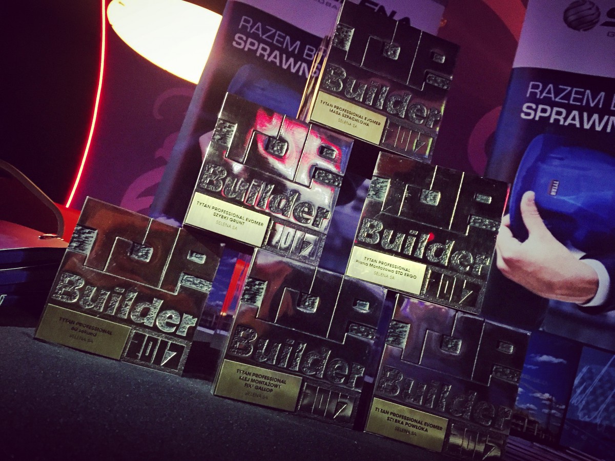Selena odbiera kolejne nagrody na gali TOPBUILDER 2017
