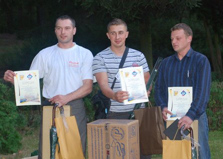 Zwycięzcy konkursu (od lewej): Krzysztof Janczura z Jarosławia (II miejsce), Marcin Matera z miejscowości Okrzeja (I miejsce) oraz Mirosław Urbański z Kazimierza Dolnego (III miejsce).