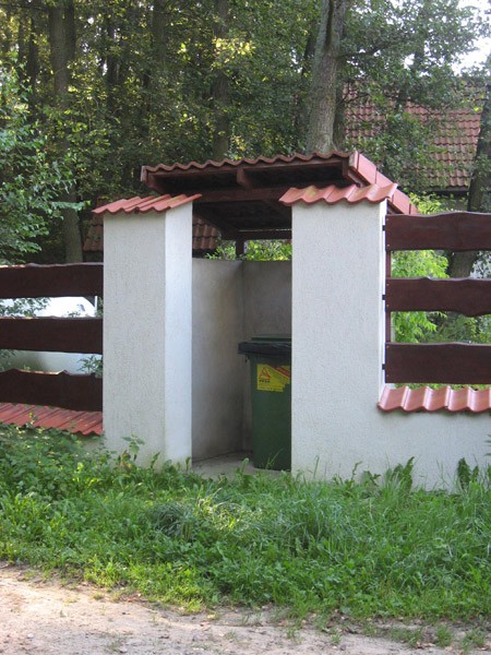 Śmietnik od ulicy… Fot. ATLAS