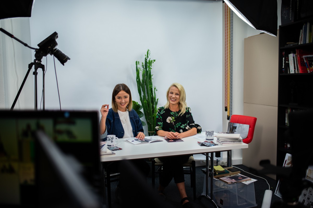 Beata Kwiatkowska i Joanna Real Studzińska autorki bloga Make Home Easier. Fot. Dekoral