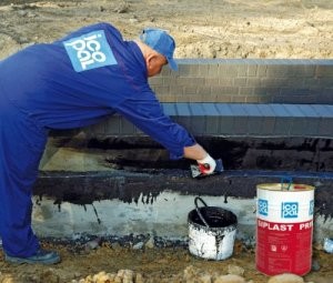 Gruntowanie ścian fundamentów Siplast Primerem®