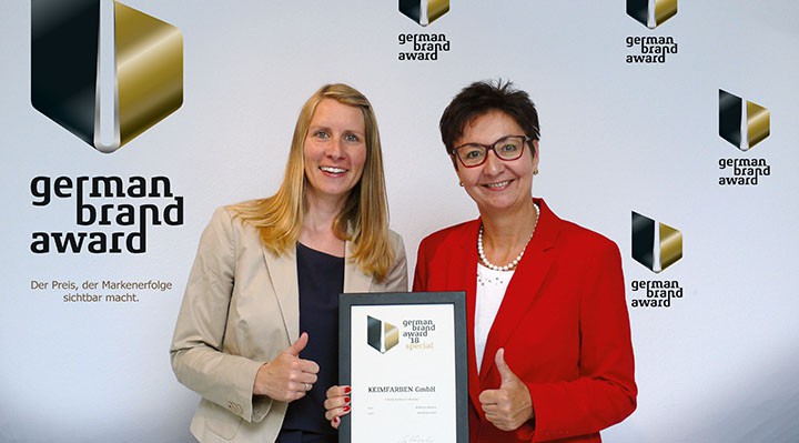Kerstin Möller - odpowiedzialna za marketing oraz Bettina Heyne – dyr. ds. marketingu oraz innowacji w firmie Keimfarben. Fot. Keim