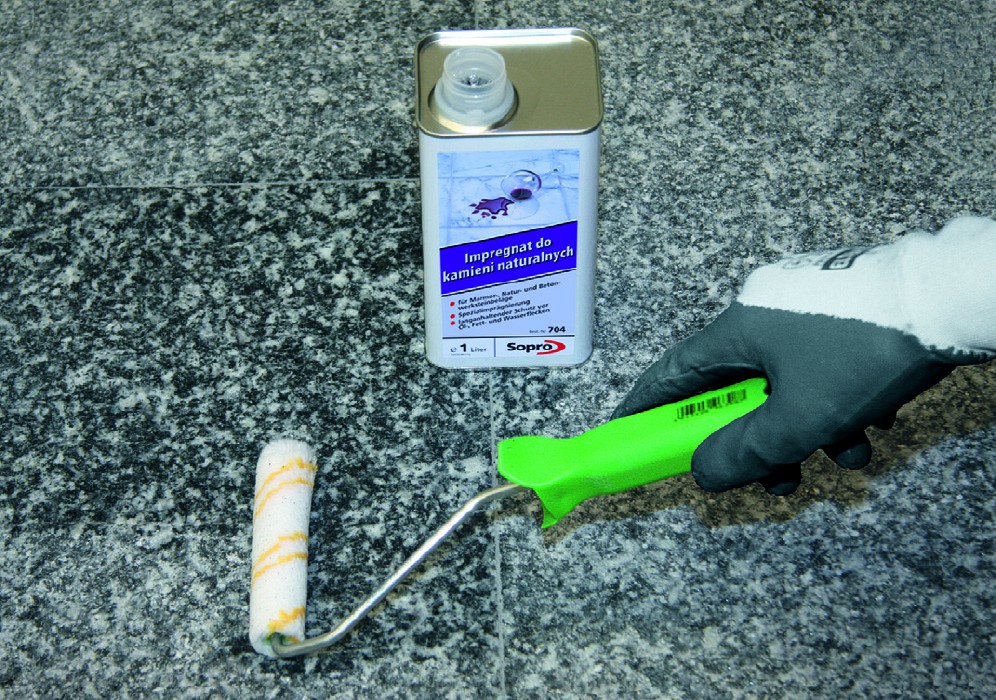 Preparat do impregnacji kamienia NFS 704. Fot. Sopro