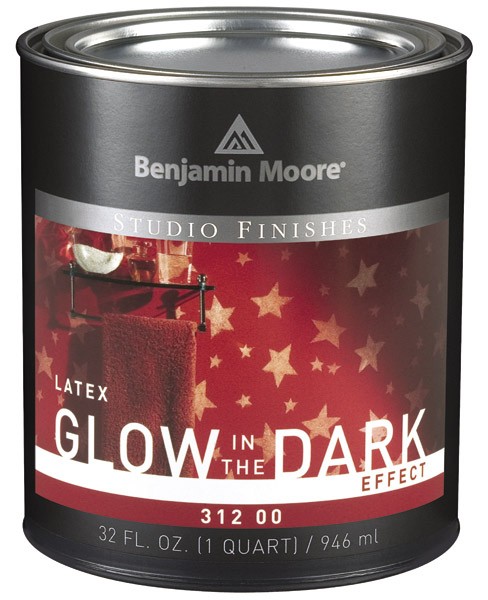 Benjamin Moore świeci w ciemnościach