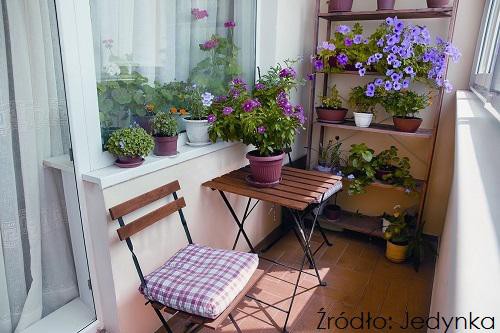 Efektowny balkon z Jedynką