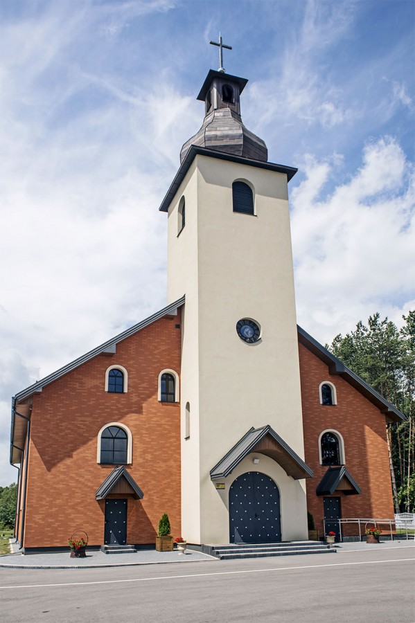 Kościół - cegła w systemie Master Brick Fot. Majster-Pol