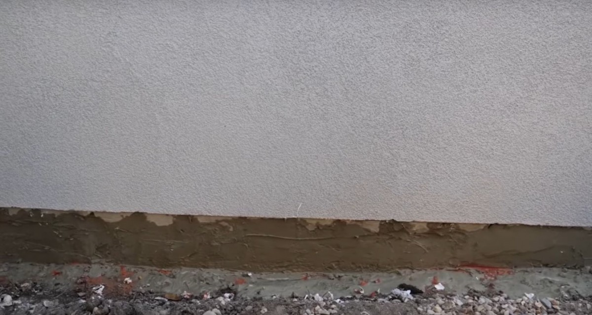 Mur po wypełnieniu otworów zaprawą uszczelniającą. Fot. Ultrament