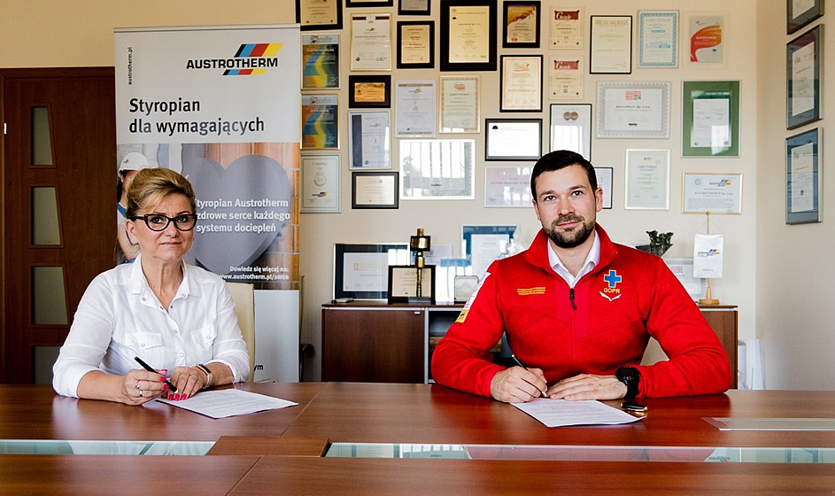 Od lewej: Anna Śpiewak, Prezes Zarządu Austrotherm Sp. z o.o., Robert Pilarczyk, Naczelnik Grupy Jurajskiej. Fot. Austrotherm