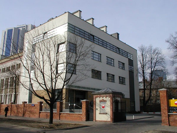 Polsko-Japońska Wyższa Szkoła Technik Komputerowych w Warszawie, przykład budynku uczelni wyższej, który został poddany termomodernizacji produktami Rockwool