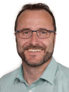 Ralf Bäuerle pracuje w firmie fischer od ośmiu lat. Jako wyszkolony mistrz stolarski i technik budowlany z uprawnieniami państwowymi, posiada niezbędne doświadczenie zawodowe, aby doradzać klientom w zakresie doboru produktów oraz opracowywać nowe produkty. Fot. fischer