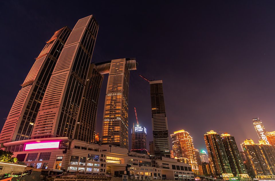 Systemy fasadowe fischer gwarantują bezpieczeństwo i funkcjonalność w „Raffles City Chongqing”. Zdjęcie: Paweł Opaska