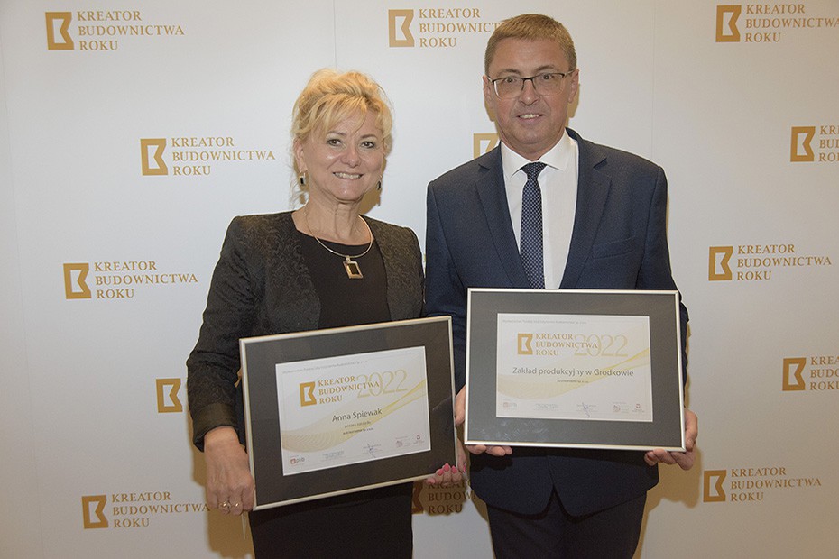od lewej: Anna Śpiewak - prezes zarządu, Jerzy Płonka - wiceprezes zarządu Austrotherm, fot. mat. prasowe org.
