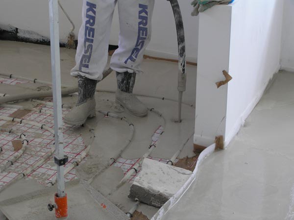 Wodne ogrzewanie podłogowe - dobieramy chemię budowlaną