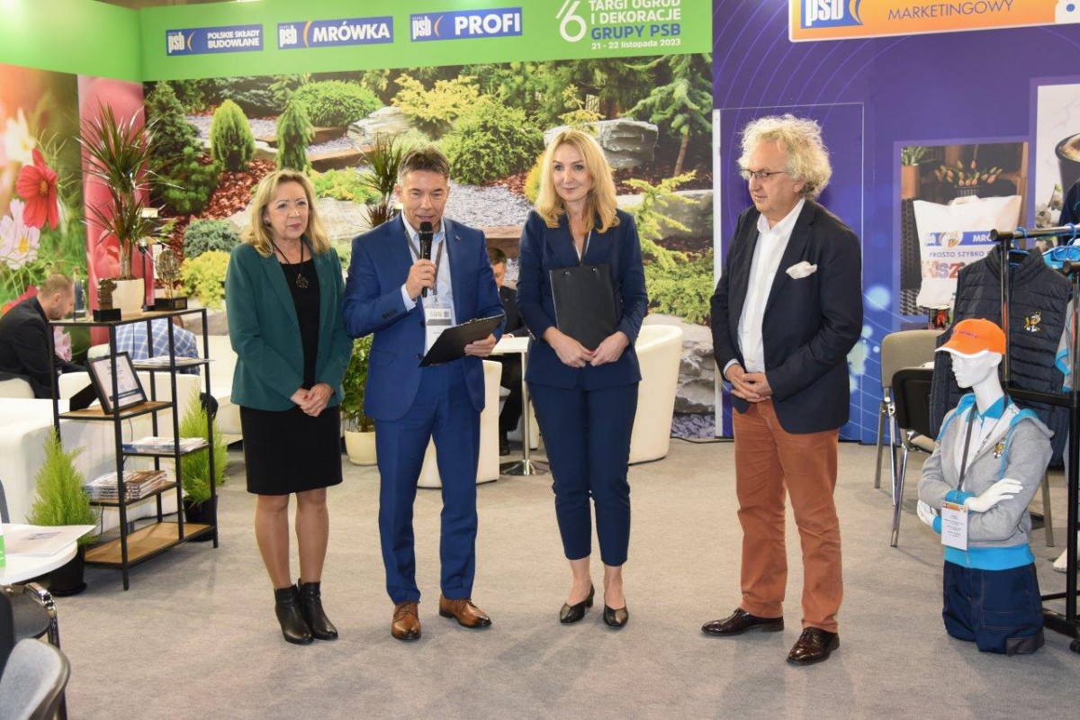 Oficjalne rozpoczęcie Targów przez Zarząd Grupy PSB Handel i Zarząd Targów Kielce od lewej: Bożena Staniak - Wiceprezes Zarządu Targów Kielce, Piotr Kozina - Dyrektor Zarządu Grupy PSB Handel, Anna Kaminska - Członek Zarządu Grupy PSB Handel, Andrzej Mochoń - Prezes Zarządu Targów Kielce. Fot. PSB