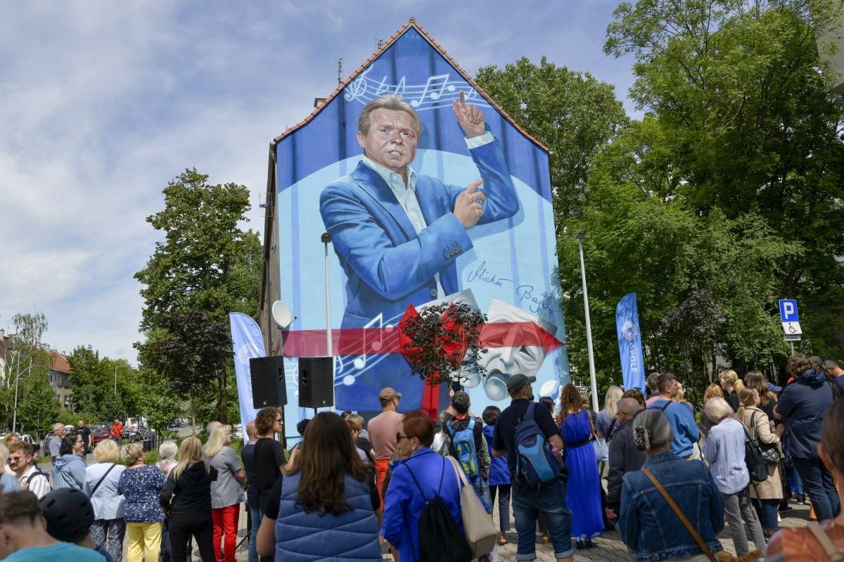 Odsłonięcie muralu Michała Bajora w Opolu. Fot. Urząd Miasta Opola