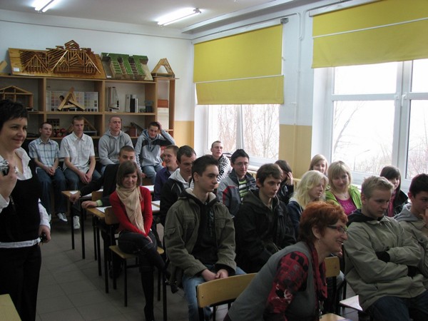 Franspol buduje kadry