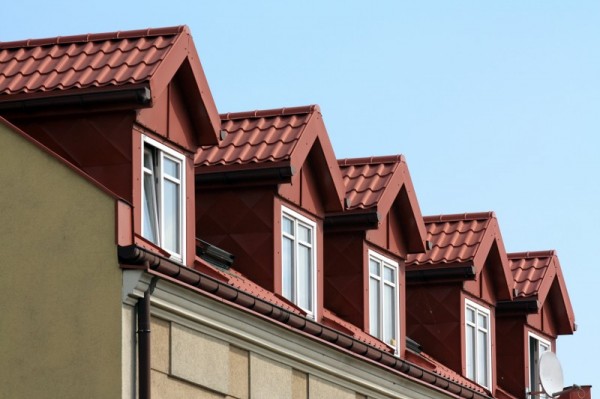 Najpopularniejsze są lukarny dwuspadowe. Fot. Shutterstock