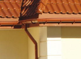 Co i jak przy odnawianiu systemów rynnowych