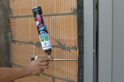 Dzięki dużej tolerancji temperaturowej, Gunfoam 6006 może być używany nawet podczas mrozów, fot. Den Braven