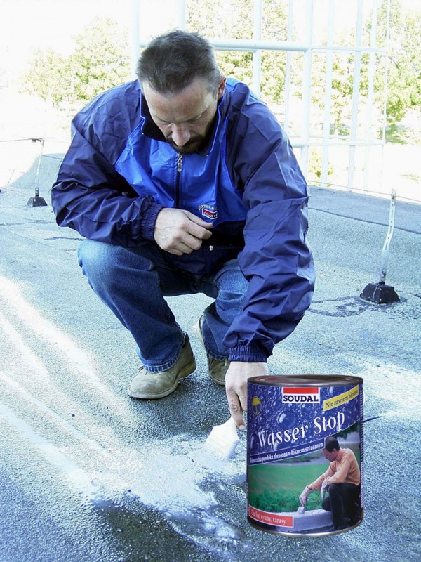 Uszczelnianie preparatem Wasser Stop nie wymaga wcześniejszego przygotowania podłoża, Foto: Soudal
