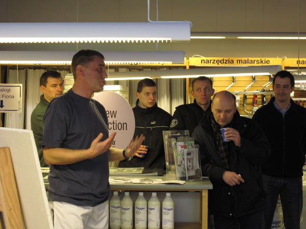 Flügger rozmawia z wykonawcami o sandplastowaniu