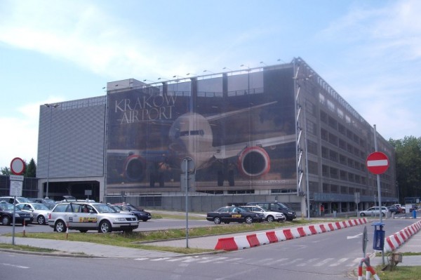 Parking wielopoziomowy przy lotnisku Balice w Krakowie w technologii Weber Deitermann
