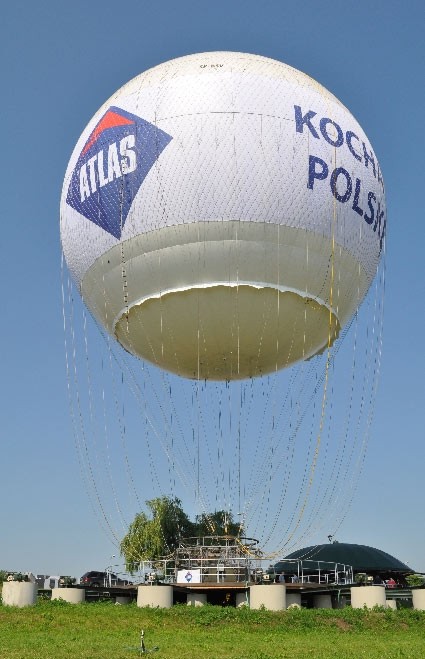 Atlas z balonem w Krakowie