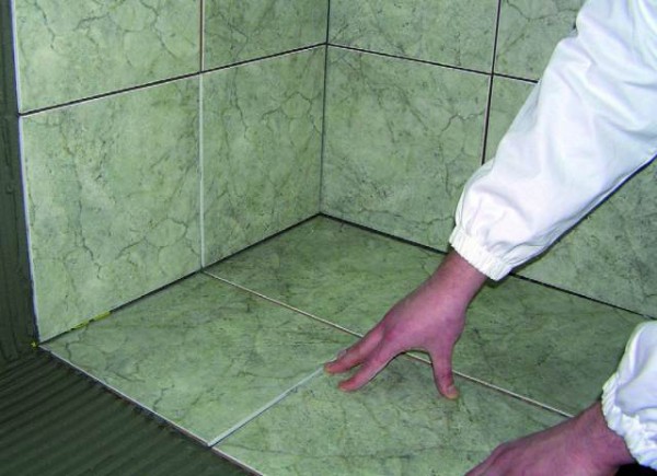 Jak poprawnie ułożyć płytki ceramiczne