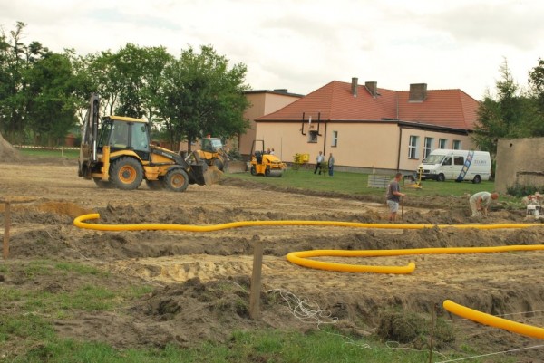 Ruszyła budowa nowego boiska - głównej nagrody w konkursie Kolorowe Boiska, czyli Szkolna Pierwsza Liga