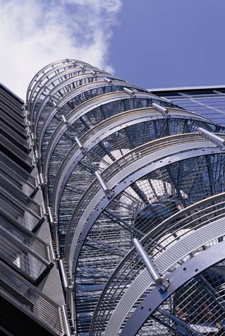 Schody, Perforacja z otworami okrągłymi Rv 12 – 16 (układ mijany), aluminium o grubości 3,00 mm, dodatkowo malowane proszkowo