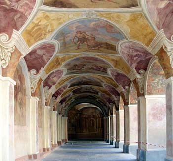 Krużganki Sanktuarium w Św. Lipce