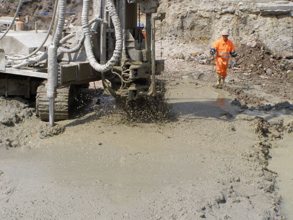 Lafarge dostarczył 12 000 ton cementu na budowę drugiej linii warszawskiego metra