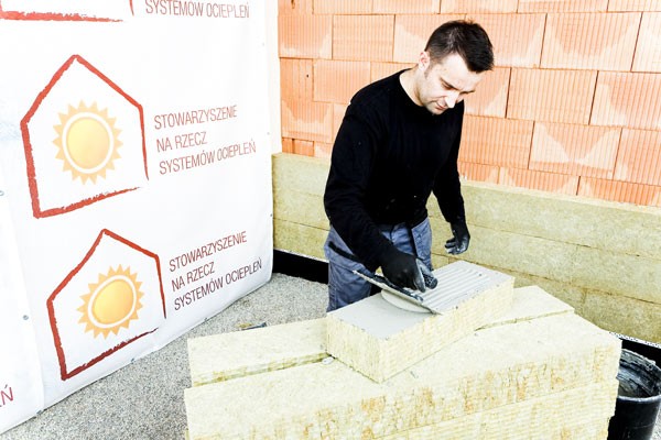 Najczęstsze błędy wykonawcze w systemach ETICS na wełnie mineralnej