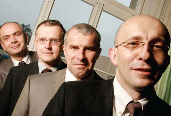 W 1997 roku zmienia się sposób zarządzania firmą z właścicielskiego na menedżerski. W skład zarządu weszli (od prawej): Henryk Siodmok, Tomasz Skalski, Konrad Marchlewski i Jacek Michalak.