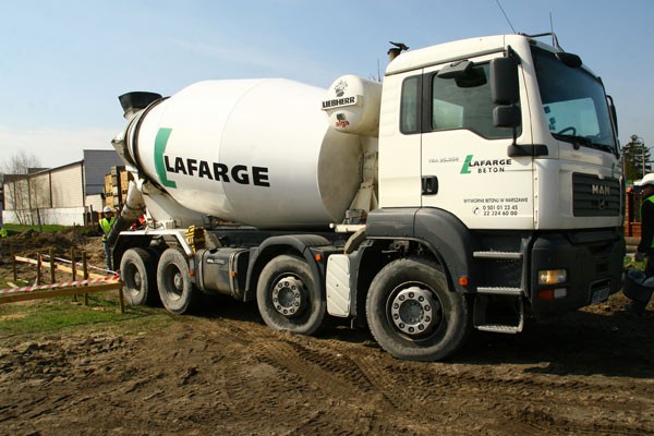 Fot. Lafarge Betonomieszarka Lafarge na placu budowy Mostu Północnego