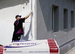 Docieplanie ścian w technologii lekkiej-mokrej przy wykorzystaniu styropianu