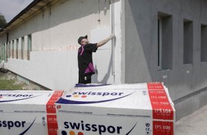 Docieplanie ścian w technologii lekkiej-mokrej przy wykorzystaniu styropianu