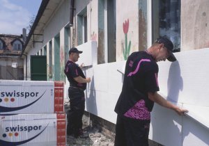 Docieplanie ścian w technologii lekkiej-mokrej przy wykorzystaniu styropianu