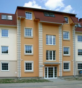 Bonie na elewacjach współczesnych budynków mieszkalnych.