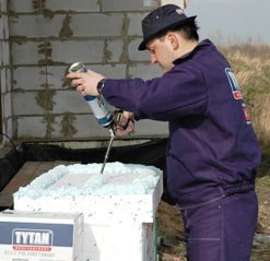 Jak ocieplić dom o powierzchni 200m2 - czyli nowoczesne metody klejenia styropianu