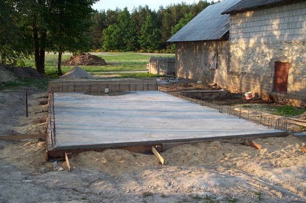 Fot. Lafarge. Gotowa płyta obornikowa wykonana z betonu rolniczego Lafarge