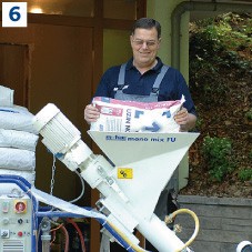 6 Na pompie mieszającej ustawić odpowiednią konsystencję i wymaganą ilość wody. Materiał wsypywać poprzez zasyp