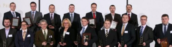 Przedstawiciele firm, których produkty zostały nagrodzone i wyróżnione w konkursie „Produkt Wykonawcy 2012