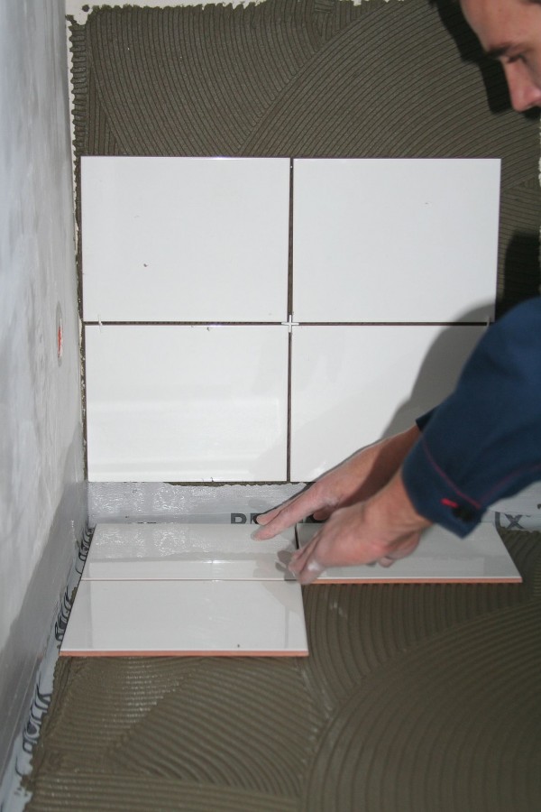 Jak skutecznie zamontować płytki ceramiczne