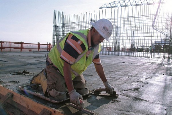 Lafarge. Cement Ekspert doskonale nadaje się do betonów na posadzki i silnie obciążone ciągi komunikacyjne