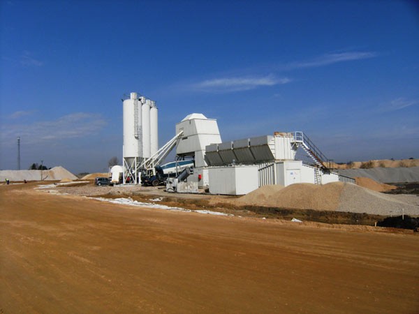 Fot. Lafarge. Mobilna wytwórnia betonu Lafarge w Pawlikowicach