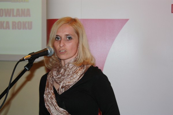 Statuetka dla firmy Dekoral. Statuetkę odebrała Aneta Jarosz-Pałach, Menedżer ds Wsparcia Marketingowego. Fot. Waldemar Mulhstein