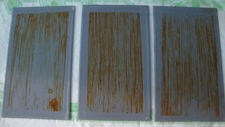 Farba do podwodnych części statków po badaniu odporności na wodę morską (producent pominął oznaczenie tej cechy)