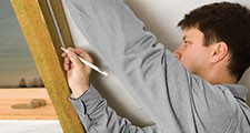 Fot 1: Prace rozpoczynamy od wytrasowania na krokwiach punktów mocowań wieszaków w rozstawie co 40 cm.